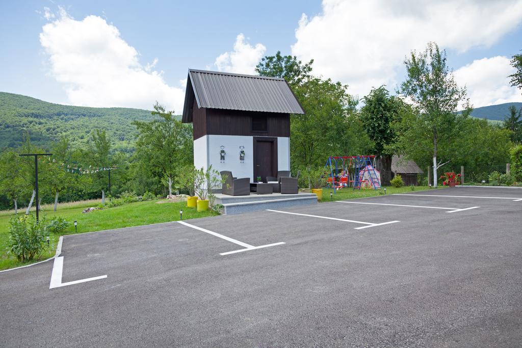 Apartment Petra I Nikola Seliste Dreznicko Exterior foto